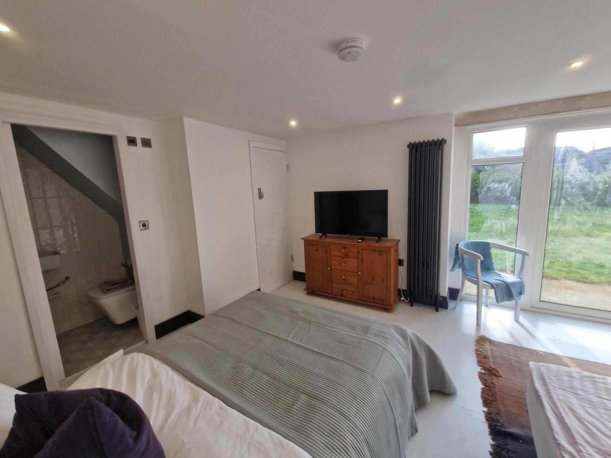 Garden Apartment, Sleeps 4 Apartment